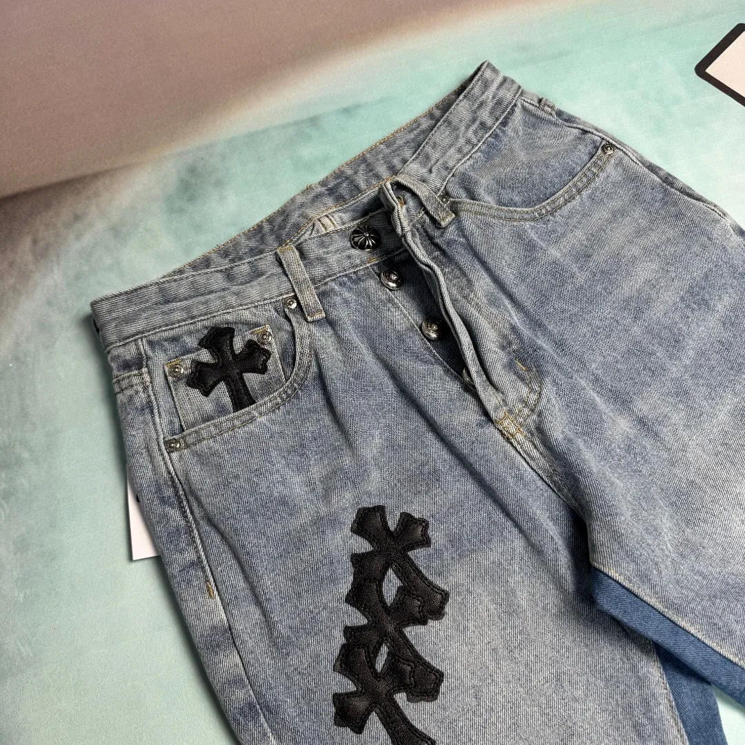 🅿️310 🔘Model number-KL103 🔘𝐂𝐡𝐫𝐨𝐦𝐞 𝐇𝐞𝐚𝐫𝐭 joint name 𝐆𝐀𝐋𝐋𝐄𝐑𝐘 𝐃𝐄𝐏𝐓. 🔘Cro Heart CH Heavy Industry Horsehair Spliced Flared Leather Jeans* 7*7 tannin 13.5 ammonia blue cow fabric, spliced with different colors of distressed denim, complete set of tannin washing processes such as stone grinding, desizing, malaysian, hand rubbing, hanging grinding, fermentation washing, full spray, cat suede, etc. The genuine leather cross is made of natural horse hair and first-layer sheepskin. Because of the natural color of horse hair, different parts of the fur have different shades, and each pair is different, which is different from the imitation leather on the market. Each pair is the same; because the trousers are custom-made cross genuine leather trousers, they need to be disassembled many times, which is troublesome to sew and the shipment is very slow. Size: S M L XL (28.30.32.34) Color: Blue
